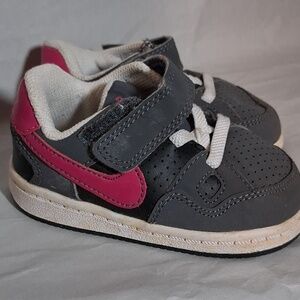 Nike Velcro Sneakers